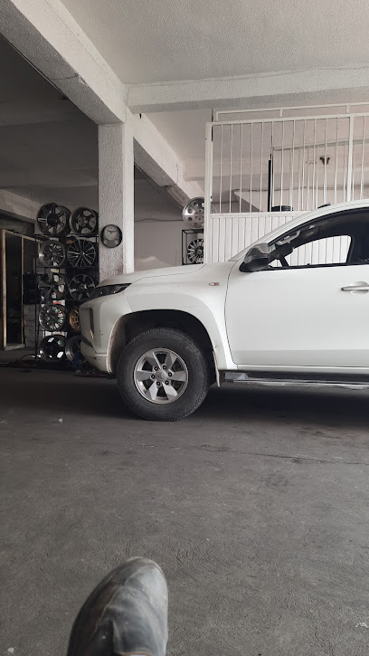 Llantera Costera del Pacífico en Tecomán