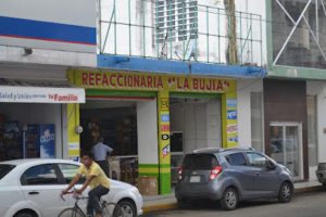 Refaccionaria La Bujia en Comalcalco