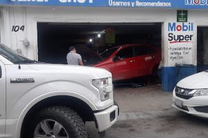 Refaccionaria en San Nicolás de los Garza